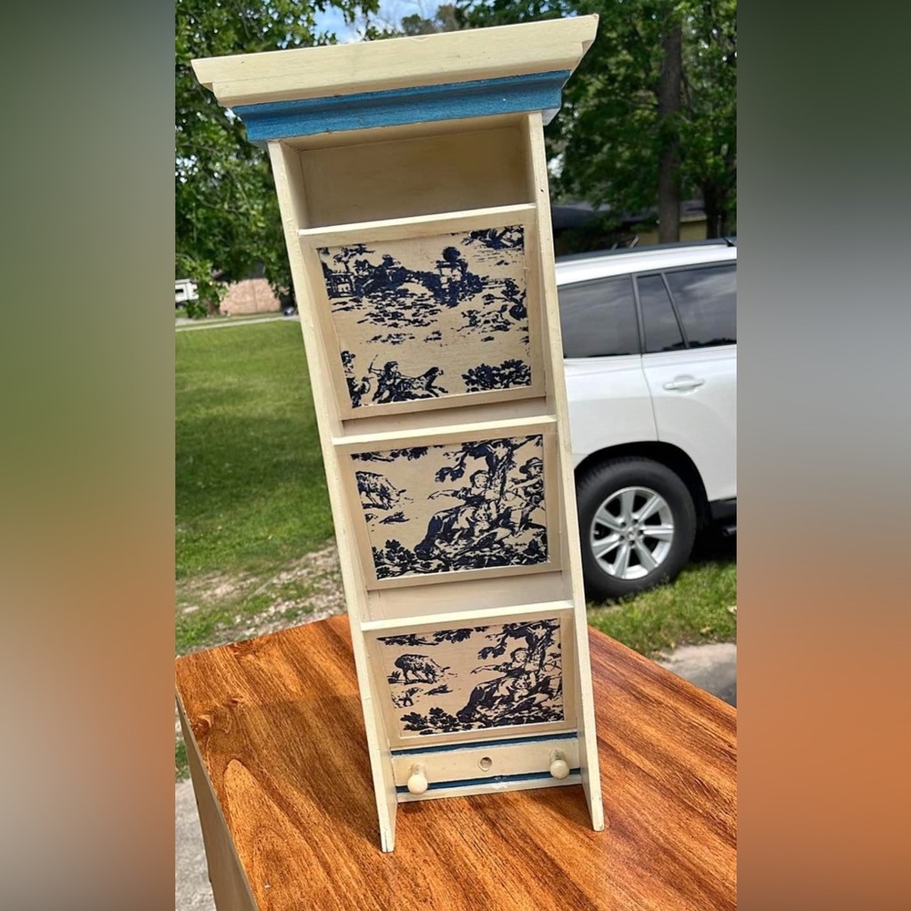 Mail carrier